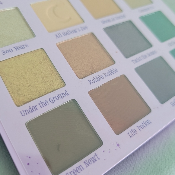 NIB Hocus Pocus 2 Witching Hour Palette - Picture 8 of 9